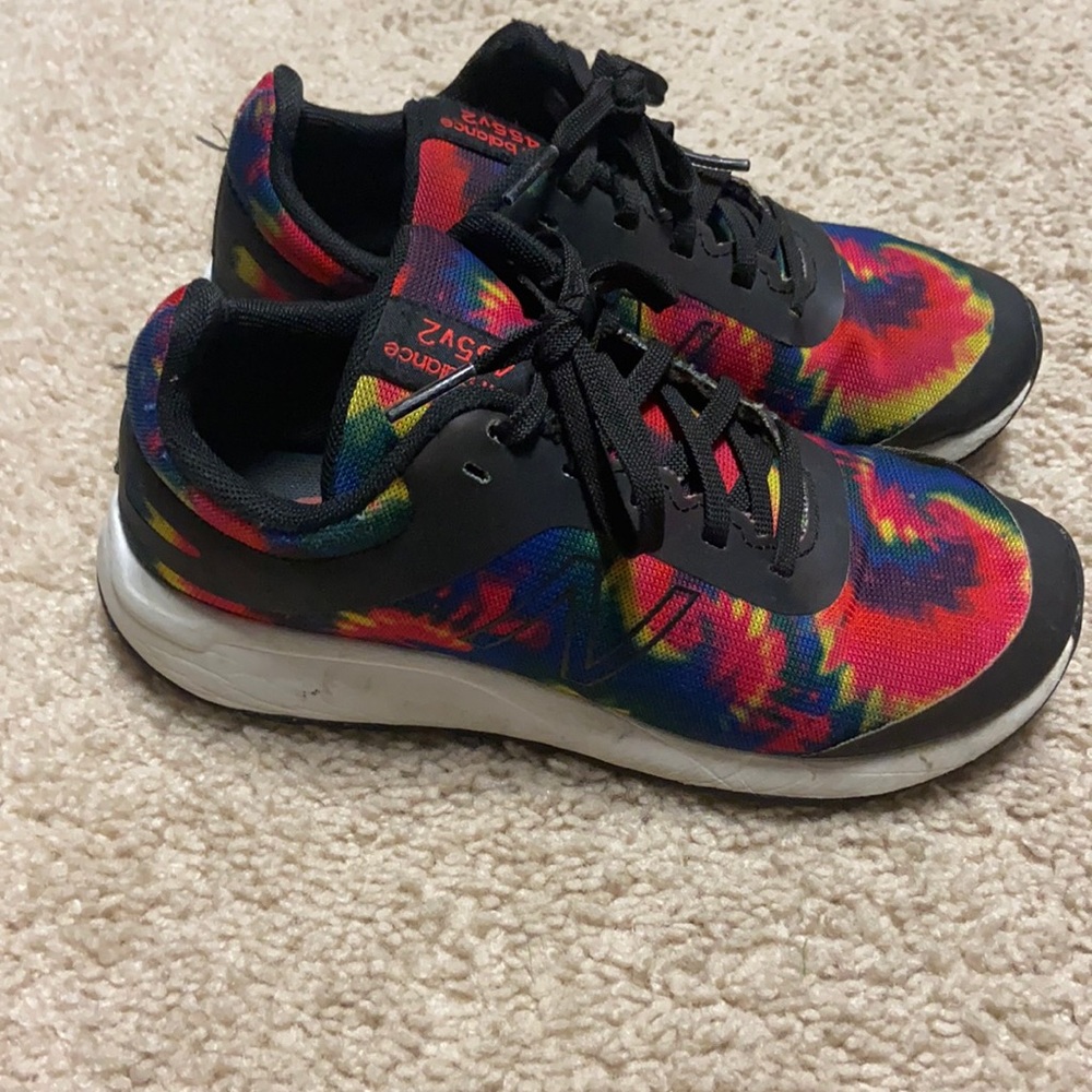 New balance girls tie dyed tennis shoes